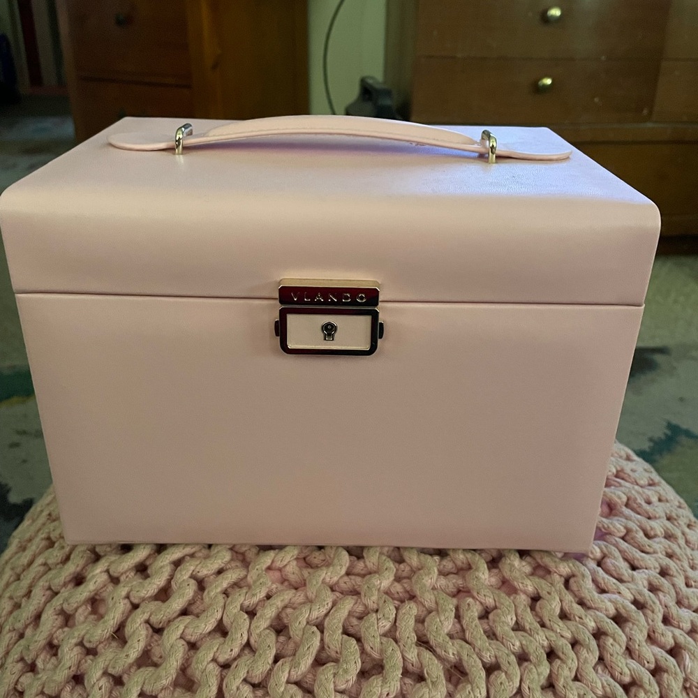 BNWOT Jewelry Case, NEVER USED!